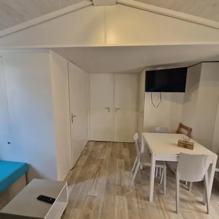 Κάμπινγκ Mobil 6 Personnes 5 Etoiles *