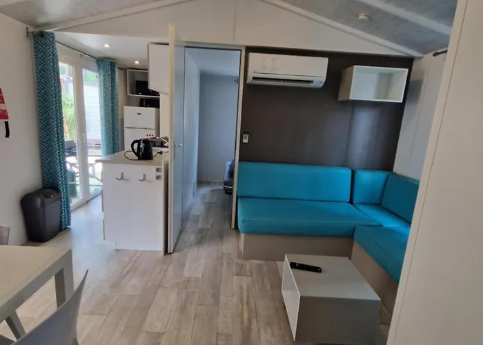 Mobil 6 Personnes 5 Etoiles * مونتالفيت لو بين