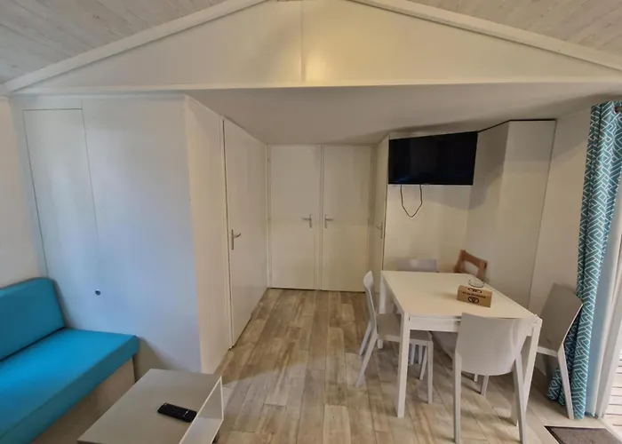 مكان تخييم Mobil 6 Personnes 5 Etoiles *